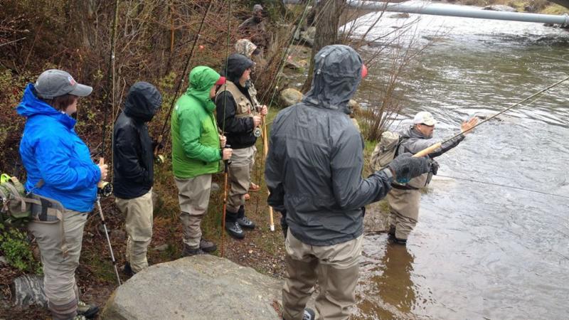 40194-Fly Fishing School-group of people with minturn guide